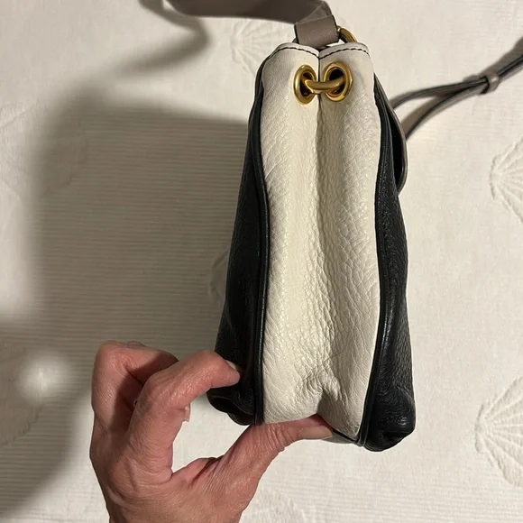 Marc Jacobs color block adjustable strap crossbody black, cream, grayish-/taupe - Picture 6 of 17